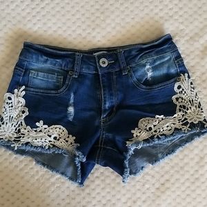 Bongo crochet distressed detail jean shorts